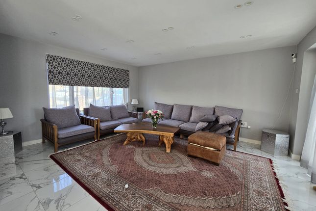 30, Naseby Close, Isleworth photo 3