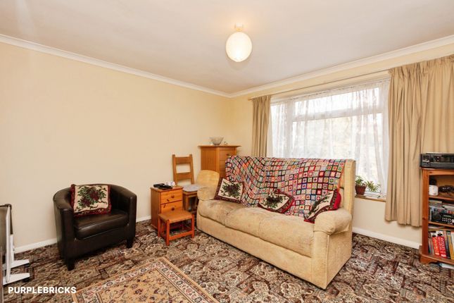 32, Little Heath Road, Woking photo 4