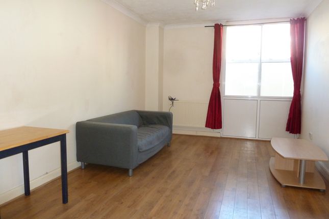 Flat to rent in Commercial Road, London