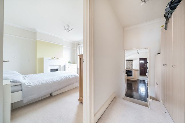 Flat for sale in Hook Road, Surbiton