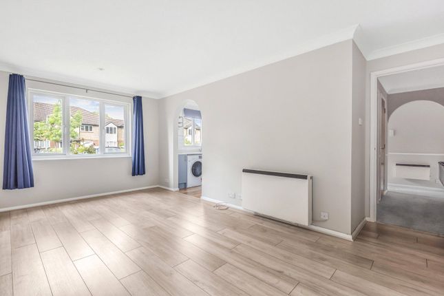1-bed flat on Flat 26 Shepperton Court,, Shepperton Court Drive, Shepperton, £240,000