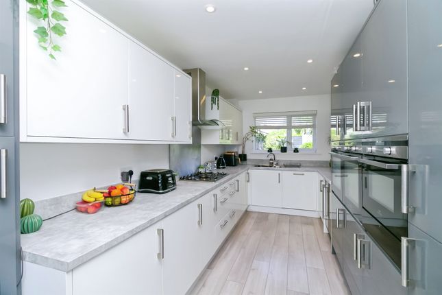 21, Cardigan Crescent, Llantwit Major photo 2