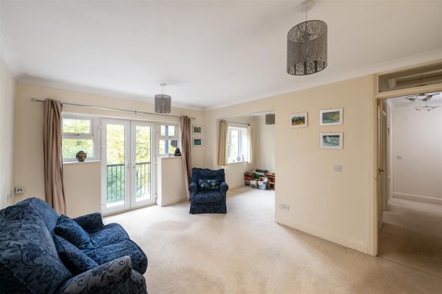 24 Wraymead Place, Wray Park Road, Reigate photo 2