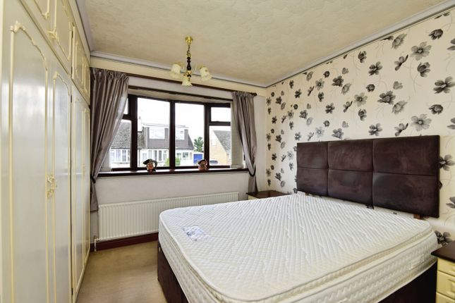 35, Brattswood Drive, Stoke-on-Trent photo 4