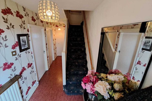66, Beverley Drive, Edgware photo 2