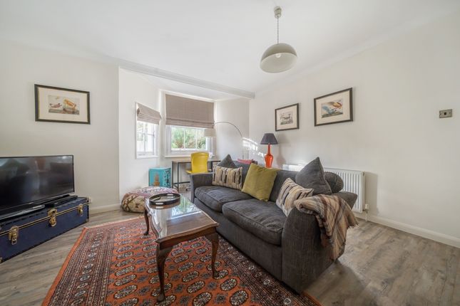 Flat to rent in The Barons, St Margarets, Twickenham