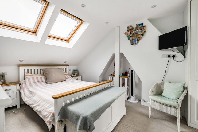 20, Queens Road, Surrey photo 4
