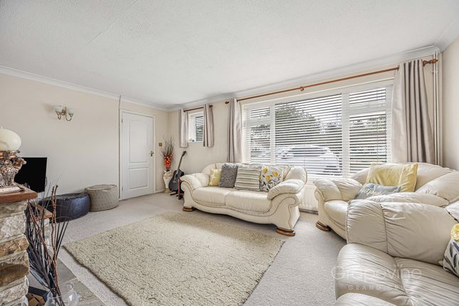 17, Northbury Avenue Ruscombe, Reading photo 4