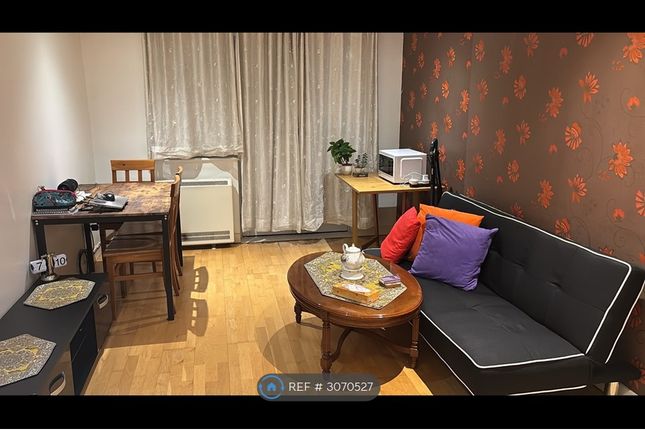 Flat  Olivia Court, Tapster Street, Barnet photo 2