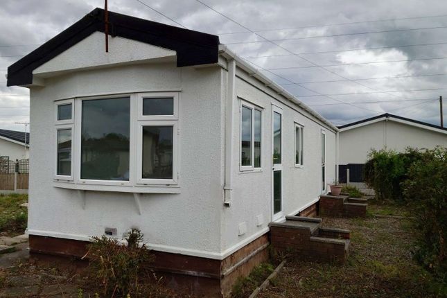 Thumbnail Mobile/park home for sale in Willow Park, Gladstone Way, Mancot, Deeside