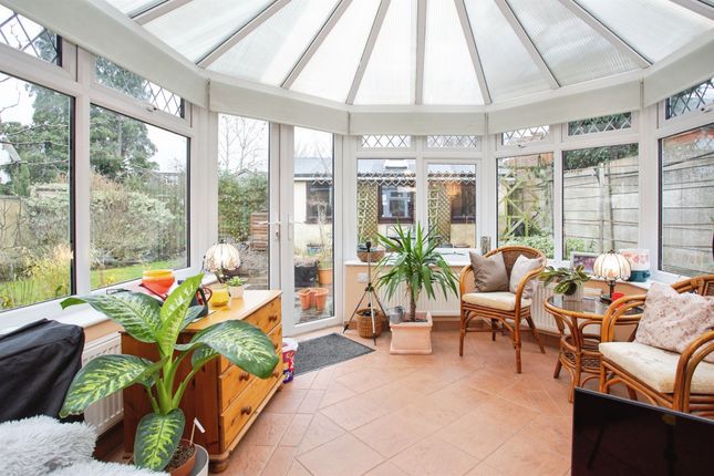 9, Frobisher Close, Bushey photo 4
