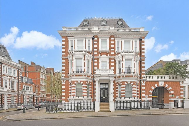 Flat to rent in Observatory Gardens, Kensington