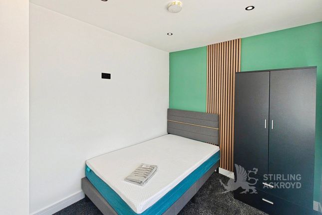 1-bed house on ROOM 3, 60, The Chase, Surrey, £900/mo