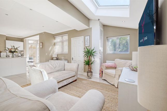 11 Fairlight Avenue, London photo 2