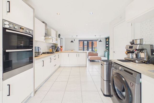 52 William Wailes Walk, Gateshead photo 2