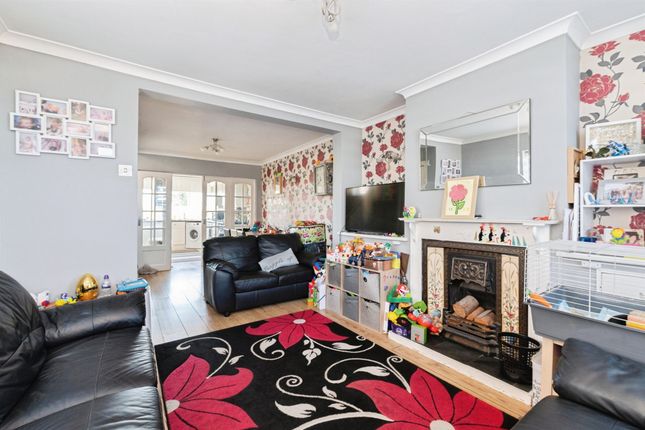 1, Laundry Cottages, Wennington Road, Rainham photo 2