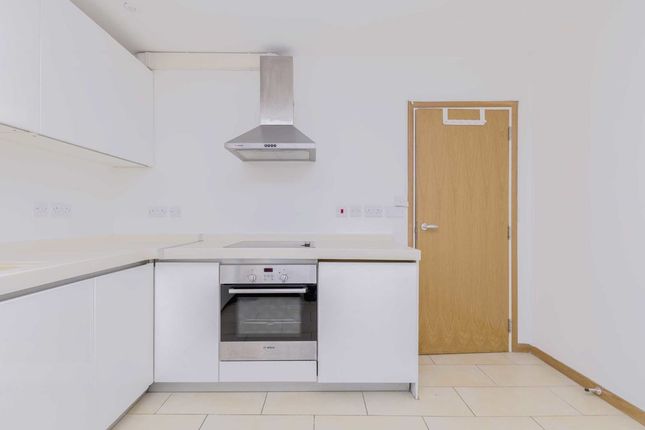 Flat to rent in Laystall Street, London