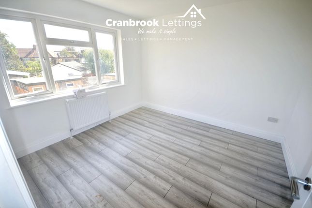 6, Spearpoint Gardens, ILFORD, IG2 7SX photo 4