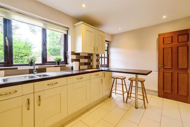 7, Saltram Close, Manchester photo 4