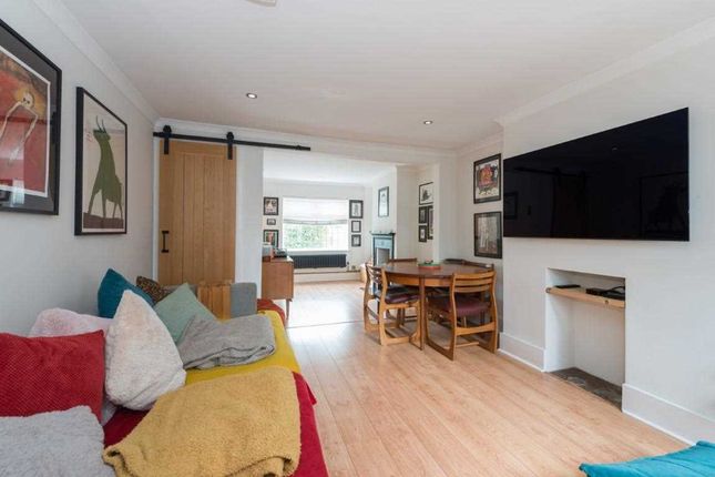 39, Ross Gardens, Canterbury photo 4