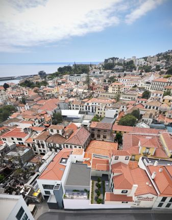 Town house for sale in Rua Dos Ferreiros 202, 9000-082 Funchal, Portugal