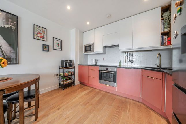 Flat 69,, Cherrywood Lodge, London photo 4