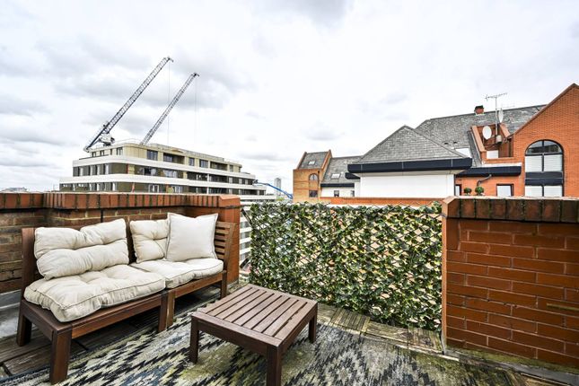 Thumbnail Flat to rent in Watermans Quay, Fulham, London