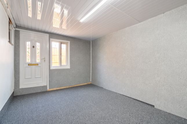 44 Thurncourt Road, Leicester photo 4