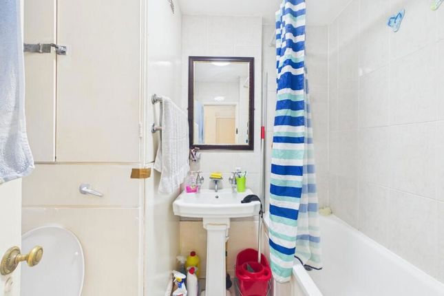 Flat 703 Raymond Postgate Court 1, Tawney Road, London photo 4