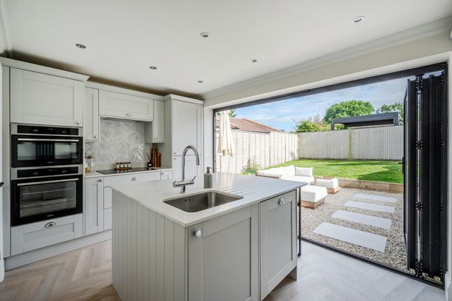 107, Rook Lane, Caterham photo 3