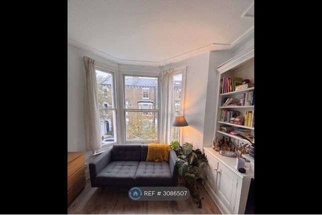 Flat B, London photo 3