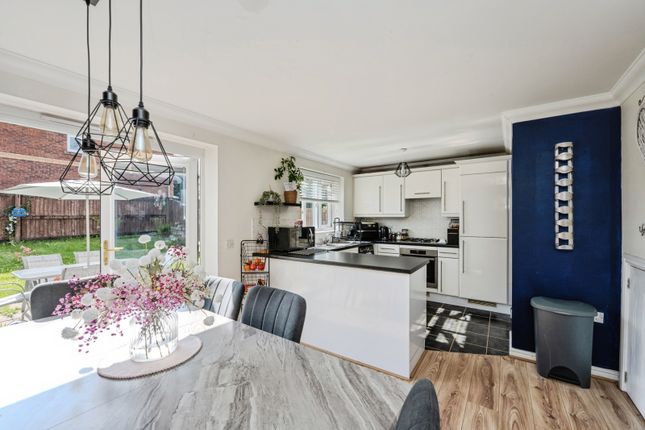 19, Heol Islwyn, Swansea photo 3