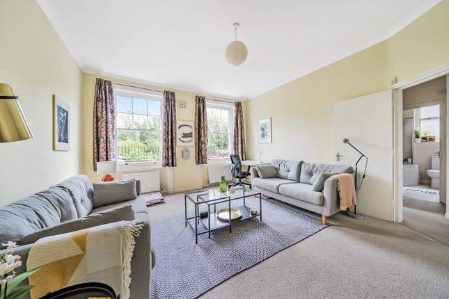 Flat for sale in Chatsworth Road, Mapesbury, London