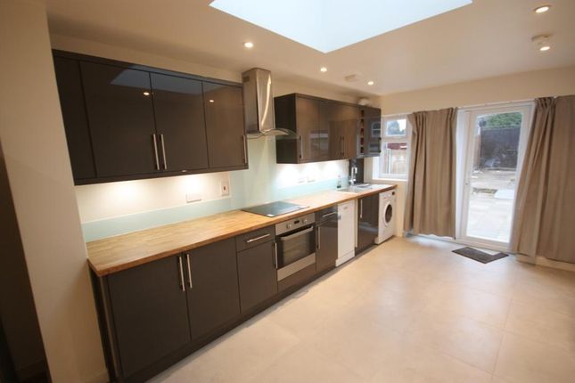 310, Western Avenue, London photo 2