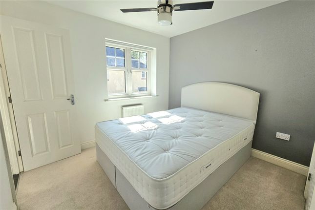 35, Gomer Road, Surrey photo 3