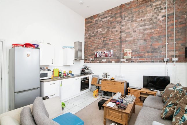 Flat for sale in Crocketts Lane, Smethwick