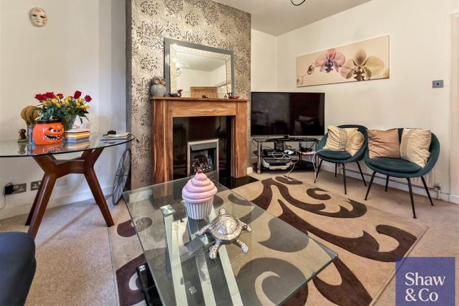 10 Tudor Court, Castle Way, Feltham photo 3