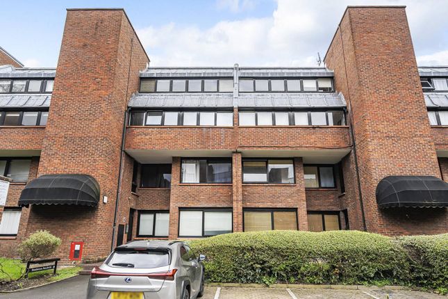 Thumbnail Flat to rent in Britten Close, Golders Green, London