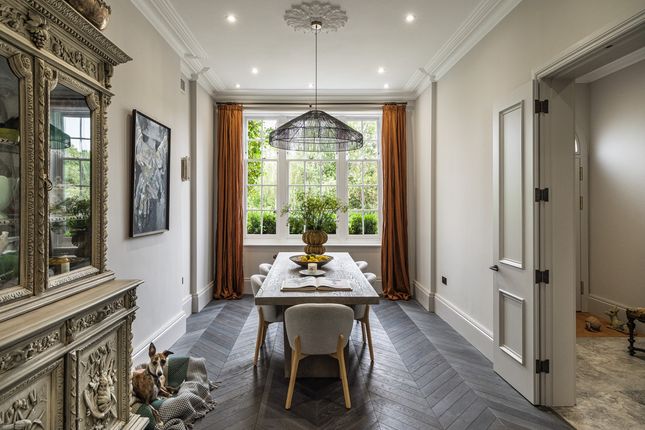 76, Clapham Common South Side, London photo 4