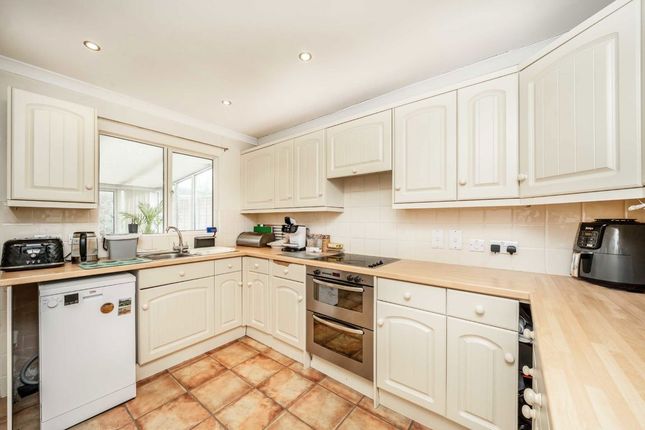 7, Darby Crescent, Sunbury-On-Thames photo 3