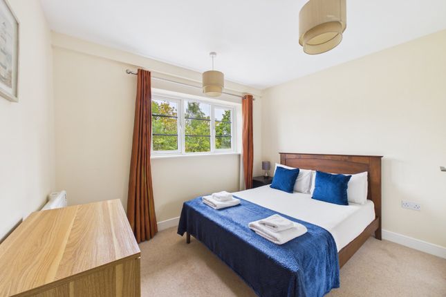 36 Lynx Court,, Wallis Square, Farnborough photo 3