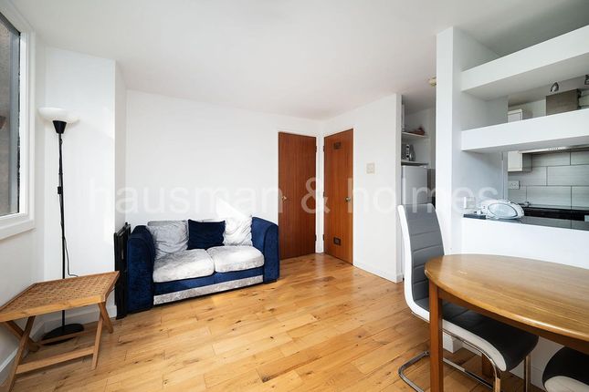 113, Britten Close, London photo 5