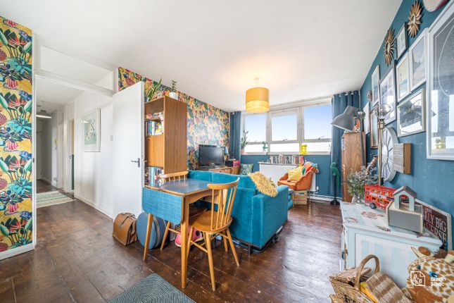 Flat for sale in Castlecombe Drive, London