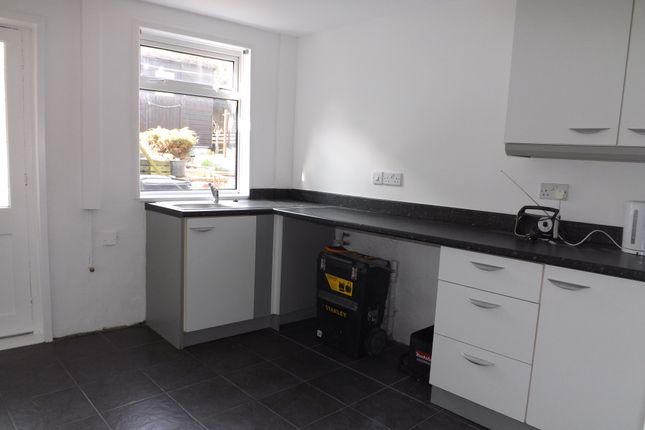 90, Sutton-in-Ashfield photo 2