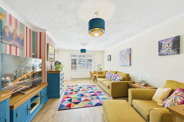 54 Longfield Road, Horsham photo 2