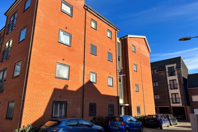 Thumbnail Flat for sale in Boldison Close, Aylesbury