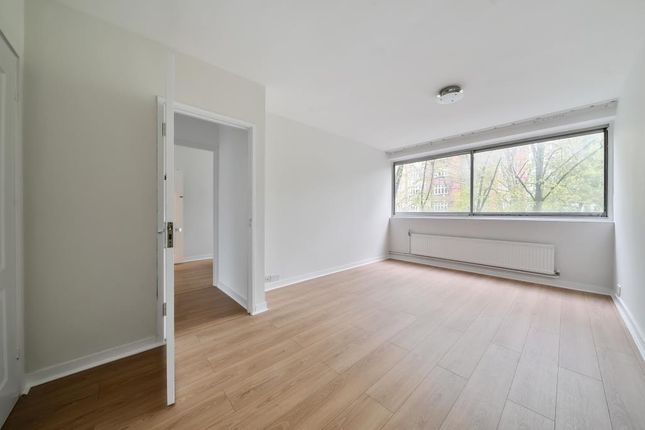 Flat to rent in Hall Road, St. Johns Wood