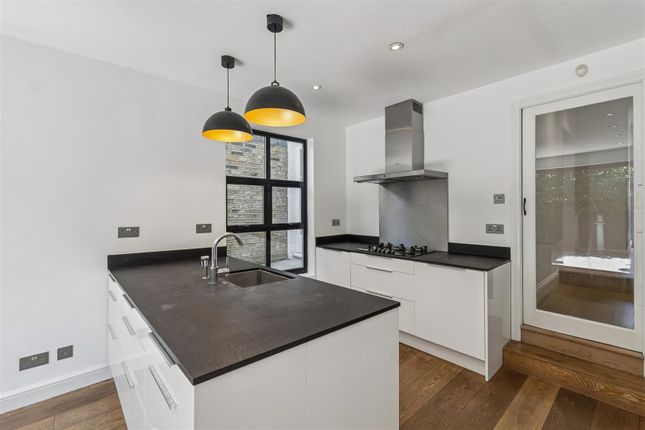 32, Compton Crescent, London photo 4