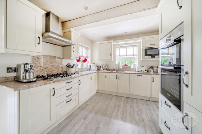 12, Boundstone Close, Farnham photo 3