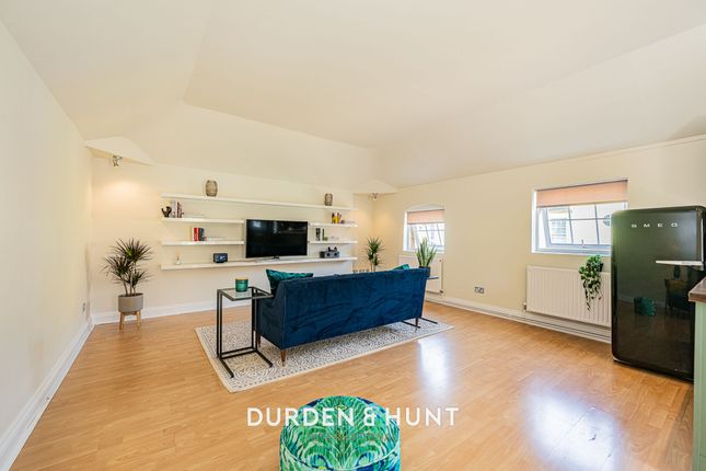 1 Mews Place, Woodford Green photo 4